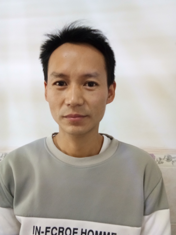 单亲爸爸的第一张照片--禄丰认干亲服务网